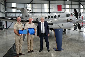 Malta Zeremonie Übergabe Geschenke von Aerodata an AFM